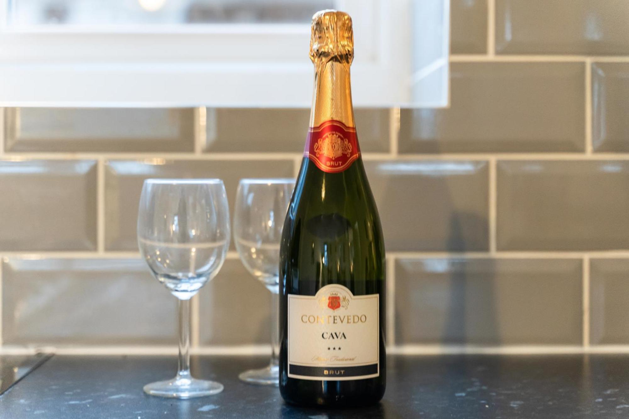 Stylish New Apartment - Free Wifi & Netflix - Top Rated - 3Mh Cradley Heath Εξωτερικό φωτογραφία
