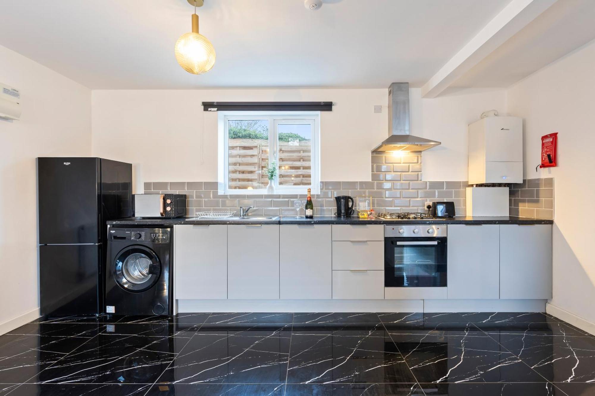 Stylish New Apartment - Free Wifi & Netflix - Top Rated - 3Mh Cradley Heath Εξωτερικό φωτογραφία