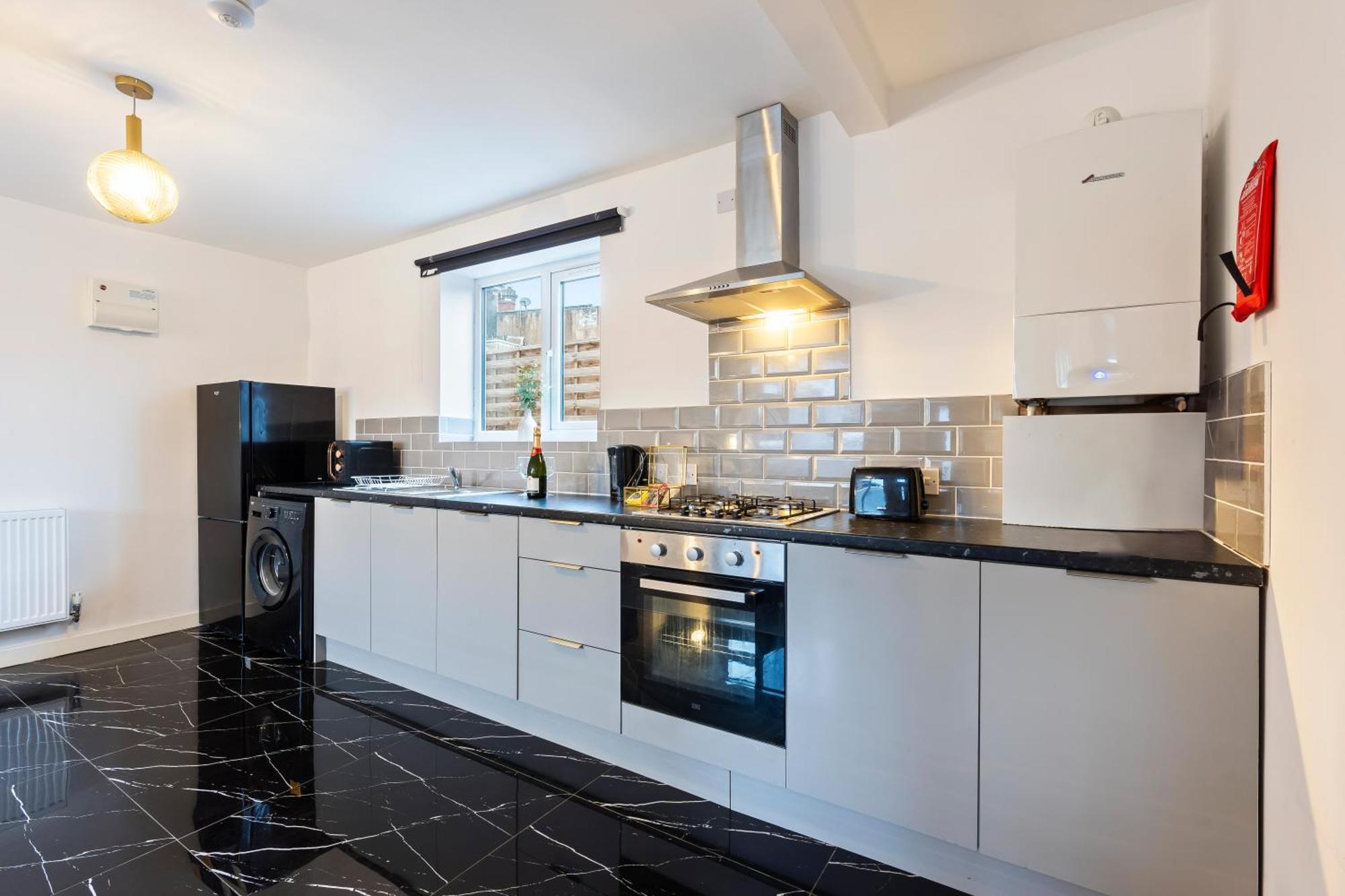 Stylish New Apartment - Free Wifi & Netflix - Top Rated - 3Mh Cradley Heath Εξωτερικό φωτογραφία
